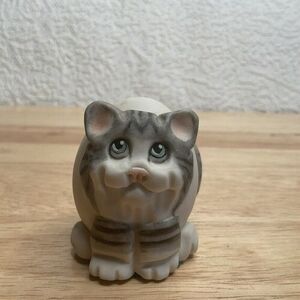 Allyson Nagel Rare Egg Shaped Porcelain Artist Signed Cat Figurine Gray/White 2"